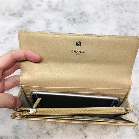 authentic chanel wallet on chain.